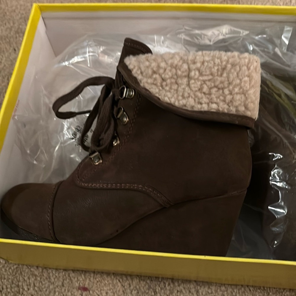 Ankle suede boots NWT